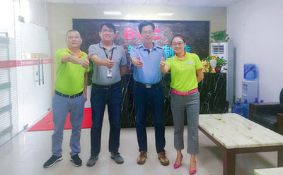 群創(chuàng)光電魏廠長一行蒞臨中顯智能東莞學習型工廠洽談業(yè)務